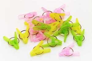 様々な業界で人気のレザーの創立記念品